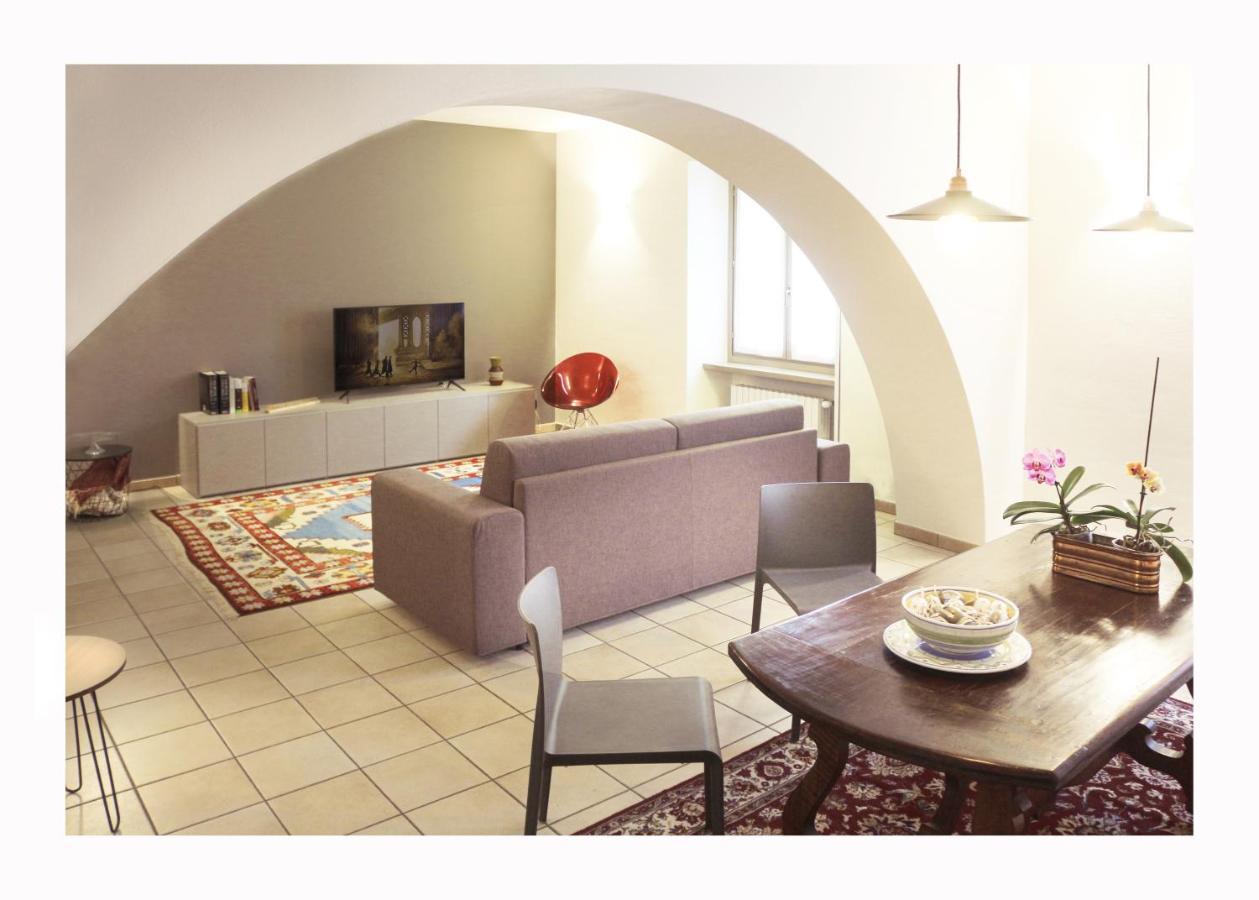 Due Dei Mille. Incantevole Casa In Centro Ad Alba ภายนอก รูปภาพ
