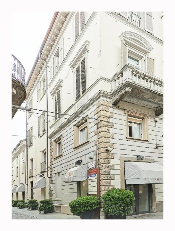 Due Dei Mille. Incantevole Casa In Centro Ad Alba ภายนอก รูปภาพ